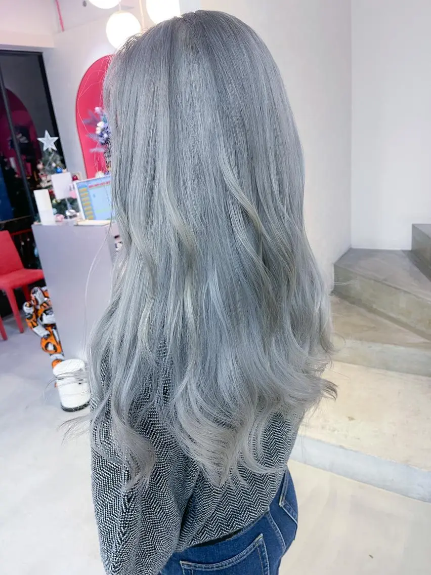ロング カラー ブリーチ エドルカラー イルミナカラー ロング ヘアカラー BOX mico.のヘアスタイル
