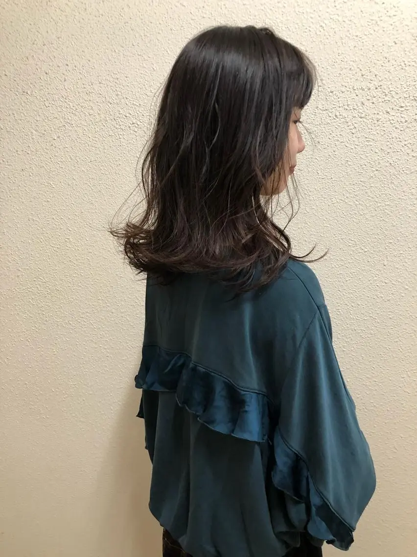 ミディアム カラー ツキノキ ミナのヘアスタイル
