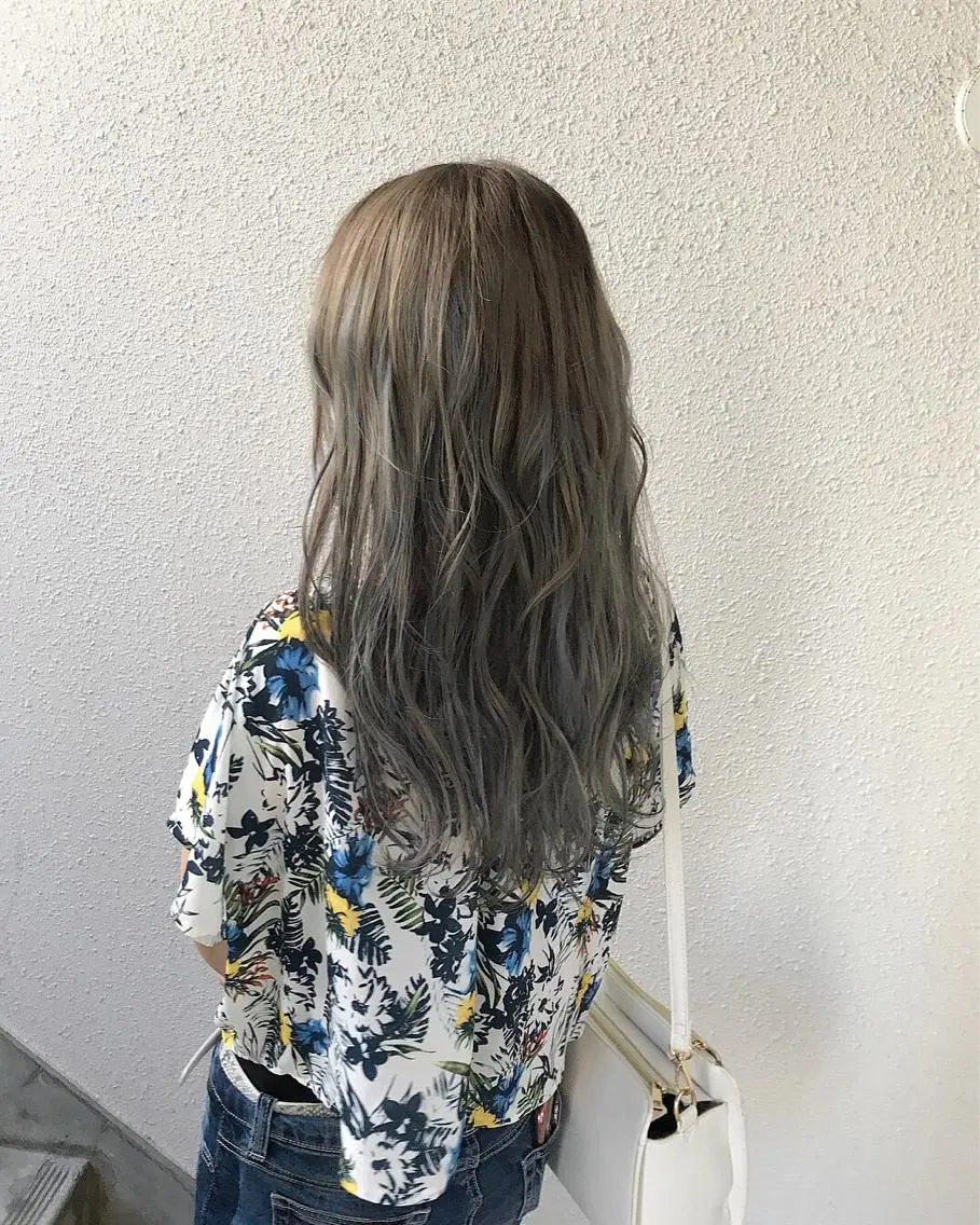 セミロング カラー ブルーカラー ダブルカラー ハイライトカラー シルバー ハイライト インナーカラー/天神 ブリーチ/吉田のヘアスタイル