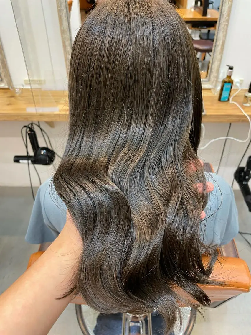 ミディアム カラー カット ヘアカラー トリートメント navile momoのヘアスタイル