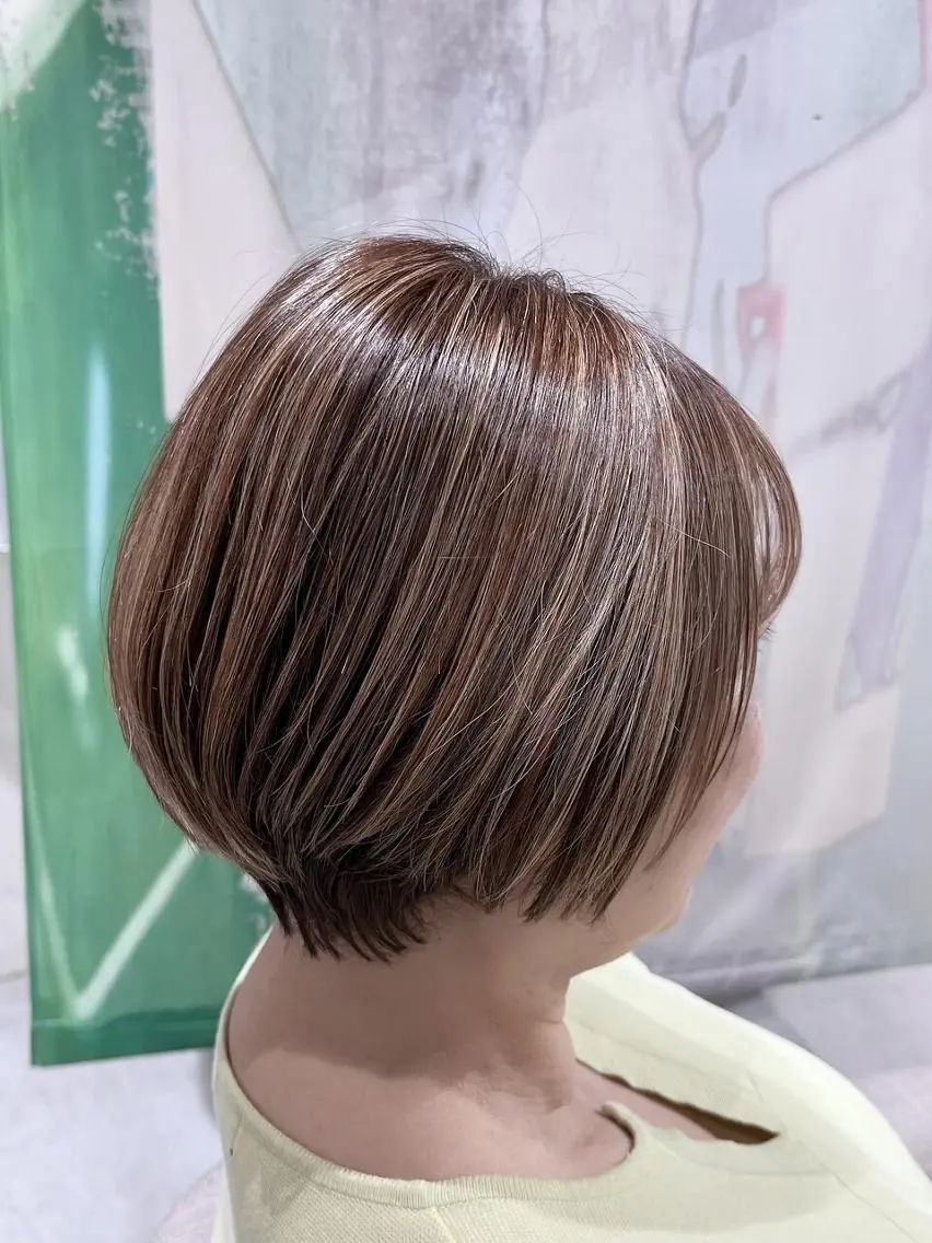 ショート 卒業式のヘアスタイル ハイライト カット ヘアカラー トリートメント 白髪ぼかし×ショート 稲垣 圭祐のヘアスタイル