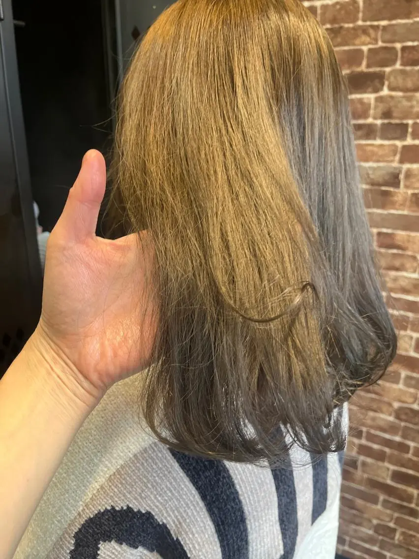 セミロング カラー パーマ ヘアアレンジ メンズ キッズ ネイル マツエク・マツパ アイブロウ メンズブリーチ メンズハイライト メンズインナーカラー メンズ韓国風 ブリーチ 久木原 ゆりのヘアスタイル