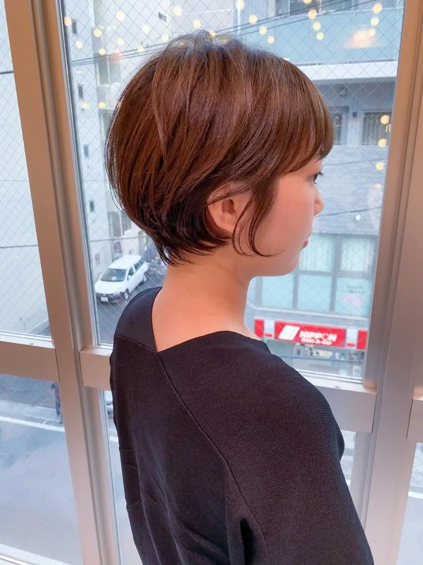 ショート 切りっぱなしボブ ショートボブ ハンサムショート 丸みショート ボブ Lond enikaのヘアスタイル