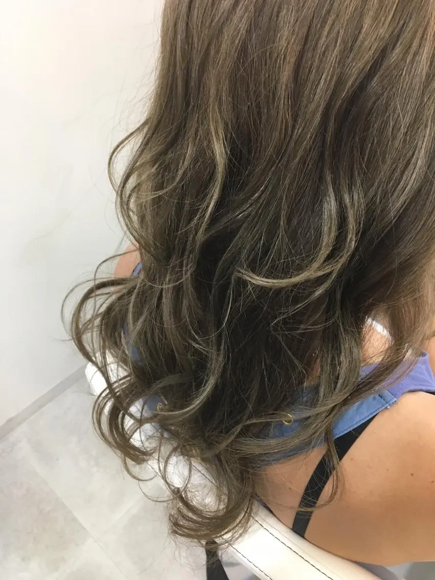 セミロング ロング カラー 髪質改善 中川 翔のヘアスタイル