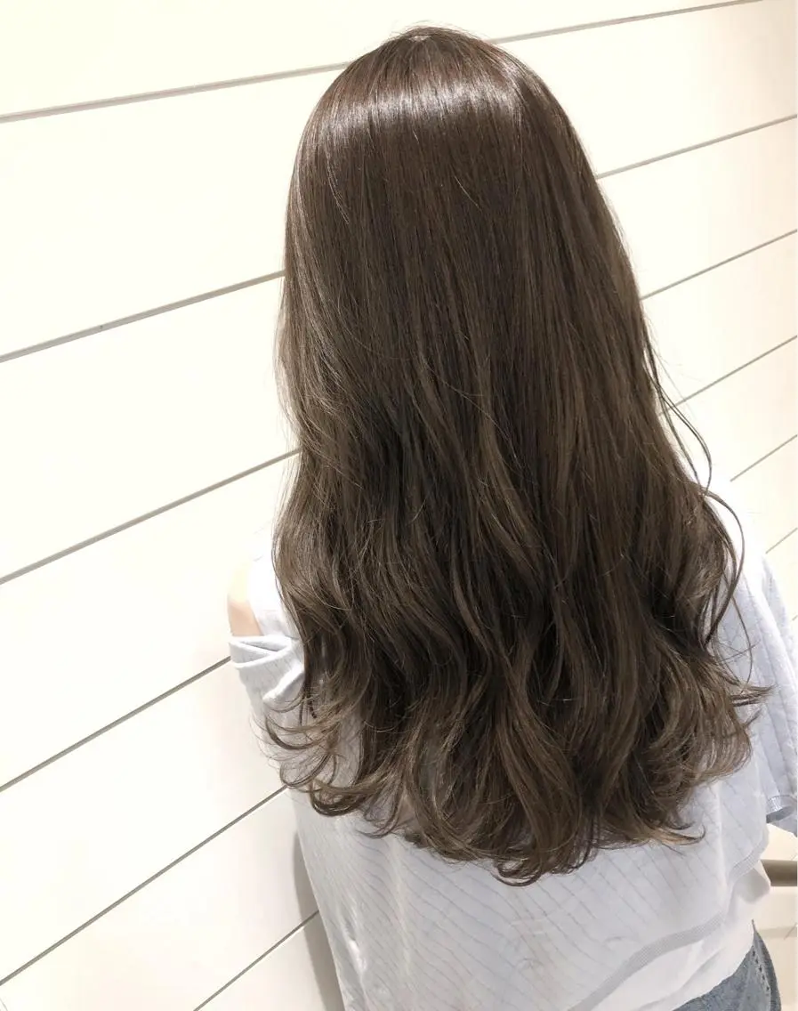 ロング カラー グレージュ カット ヘアカラー トリートメント 🍊新宿南口🍊 ERINAのヘアスタイル