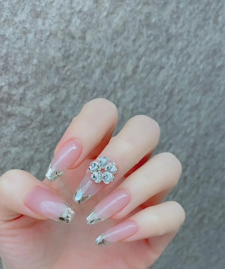 ネイル フレンチネイル ガラスフレンチ ハンドネイル R salonのネイルデザイン