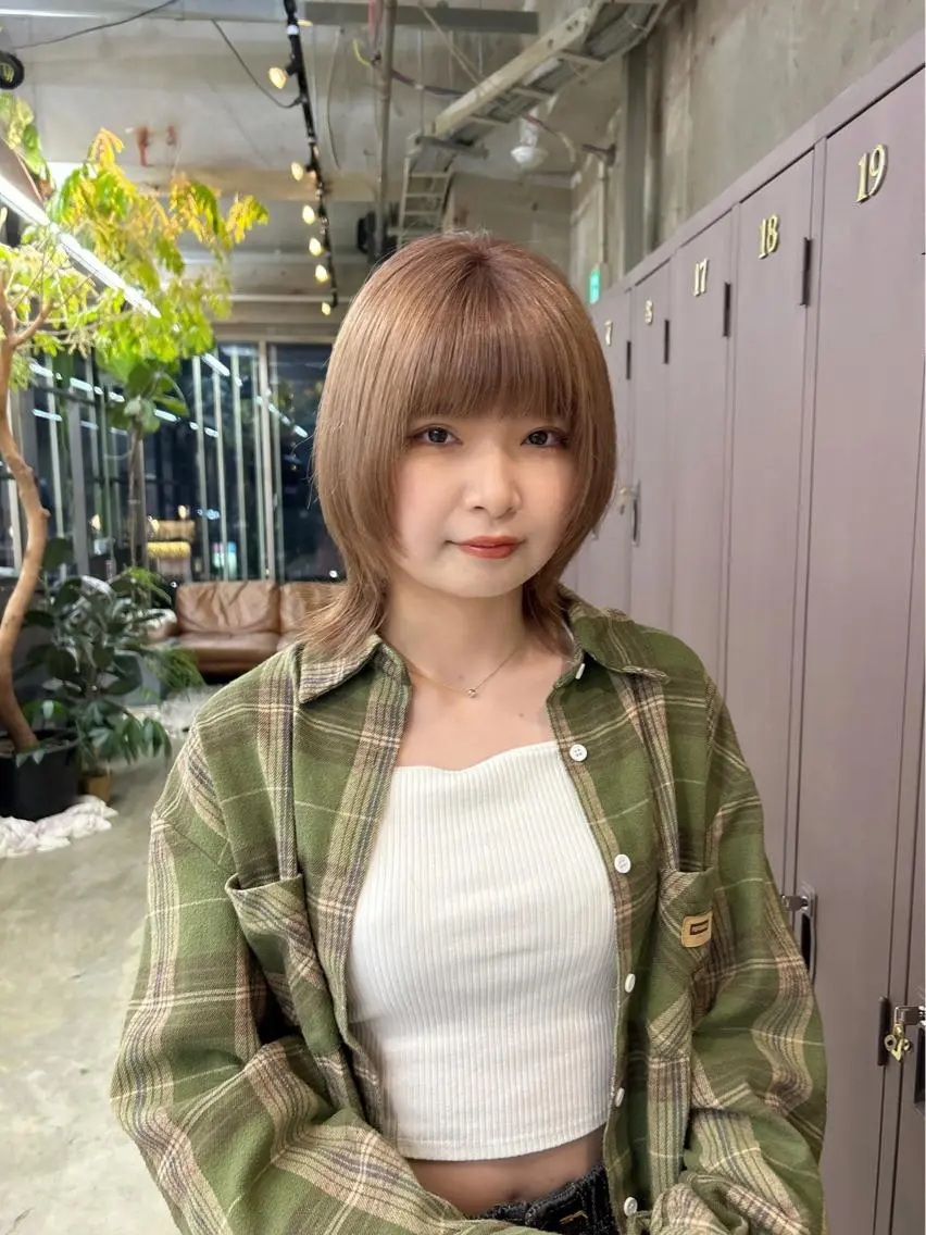 セミロング カラー ベージュカラー ブリーチ ハイトーンカラー カット ヘアカラー maho/垢抜け カラーパーマのヘアスタイル
