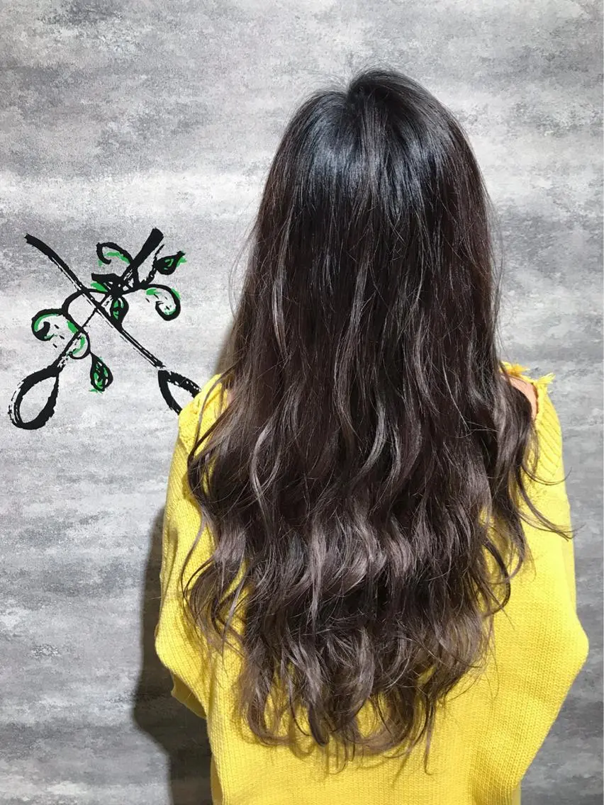 ロング カラー グラデーションカラー グレージュ Blanco Color&Careのヘアスタイル