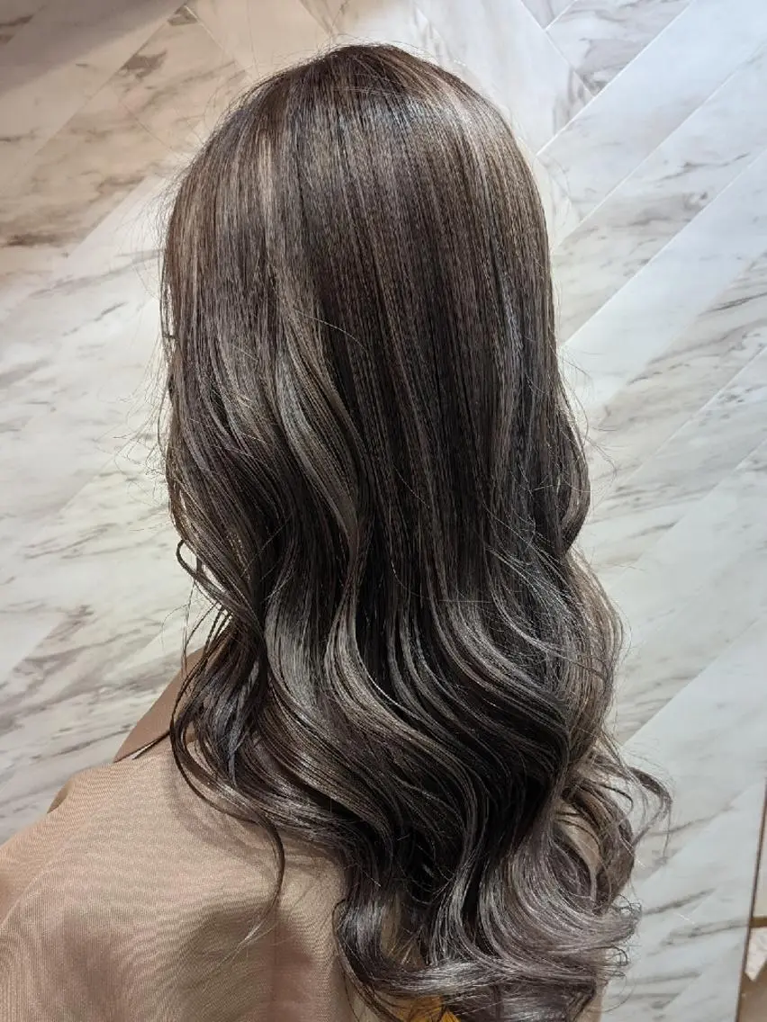ロング ハイライト レイヤーカット カット 縮毛矯正 トリートメント nameless髪質 改善ブリーチ心斎橋のヘアスタイル