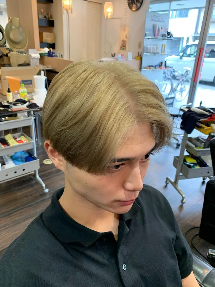 ショート カラー ベージュカラー ダブルカラー ペールベージュ カット ヘアカラー 西尾 太郎のヘアスタイル
