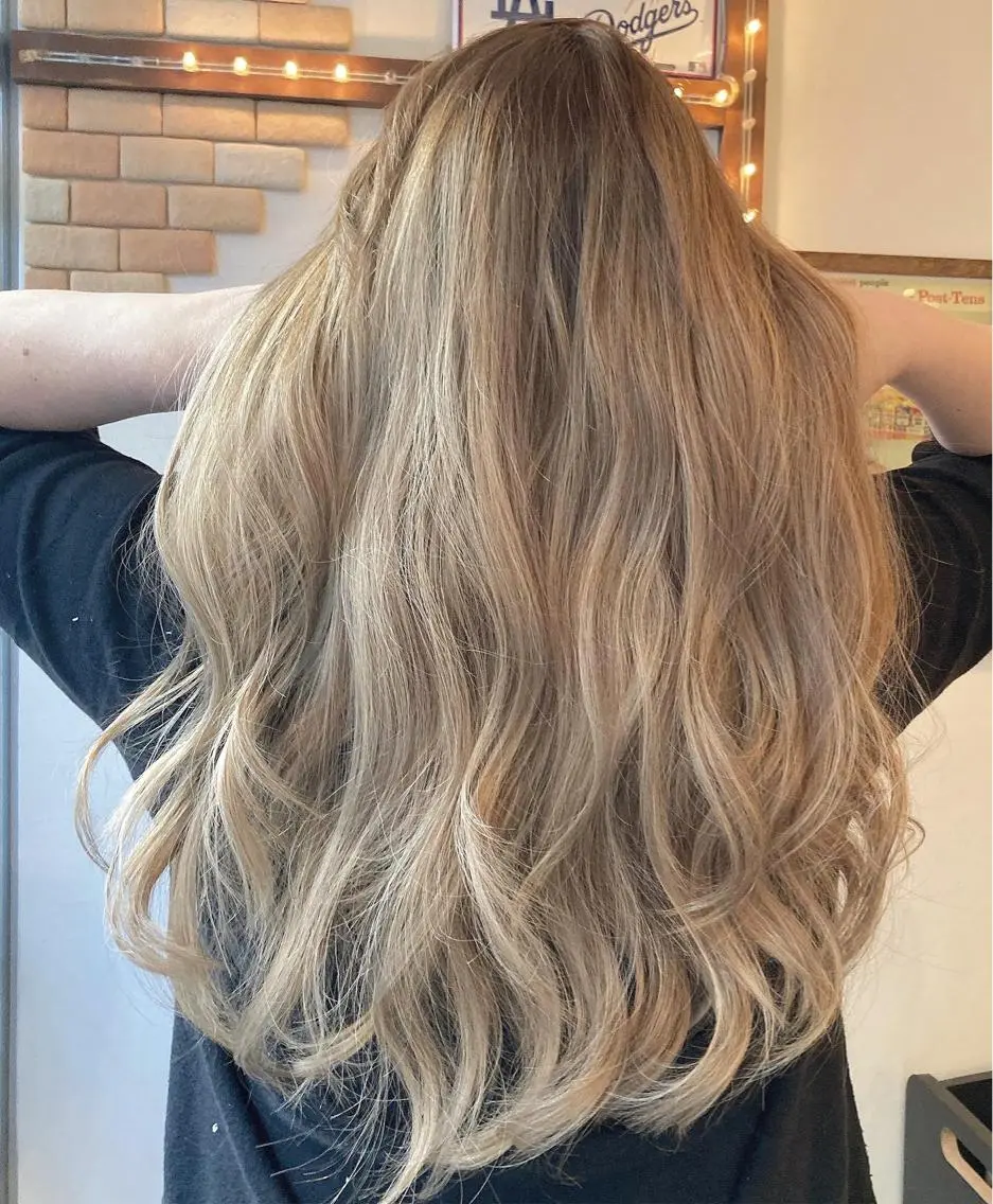 ロング カラー バレイヤージュ ブロンド レイヤーカット 武内 由貴のヘアスタイル