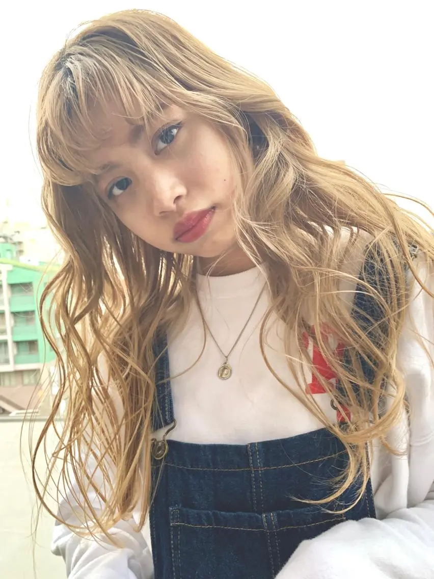 ロング カラー ハイトーンカラー にった みずきのヘアスタイル