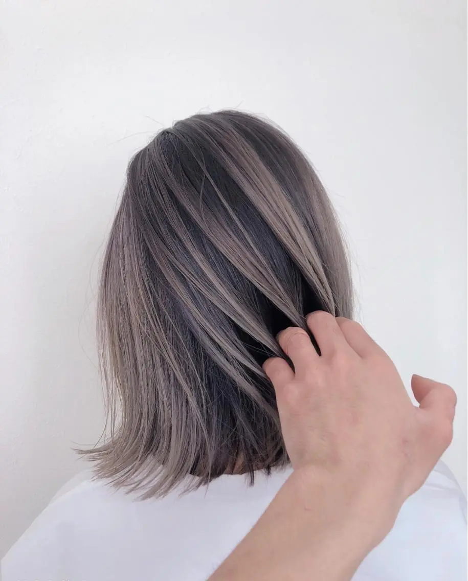ミディアム カラー ヘアアレンジ バレイヤージュ 透明感カラー 外国人風カラー レイヤーカット 齋藤 佳以のヘアスタイル