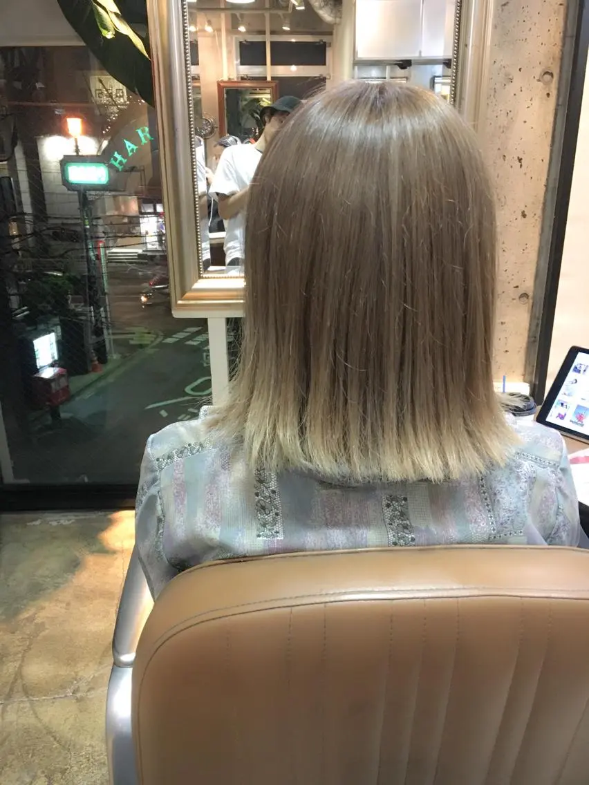 ミディアム カラー ベージュカラー ブリーチ ミルクティーベージュ 北條 優輝のヘアスタイル