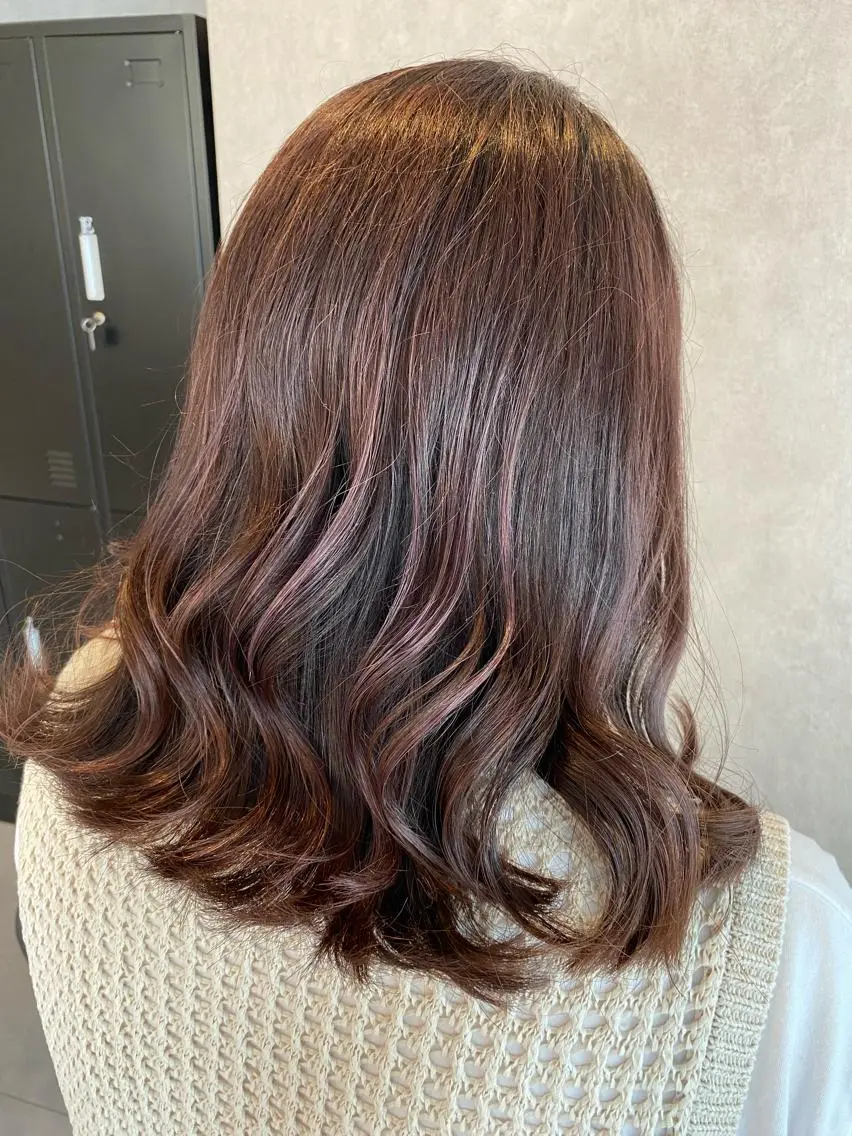 ミディアム カラー ブラウンカラー ハイライトカラー ハイライト レイヤーカット・透明 感カラー✨️春山栞菜のヘアスタイル