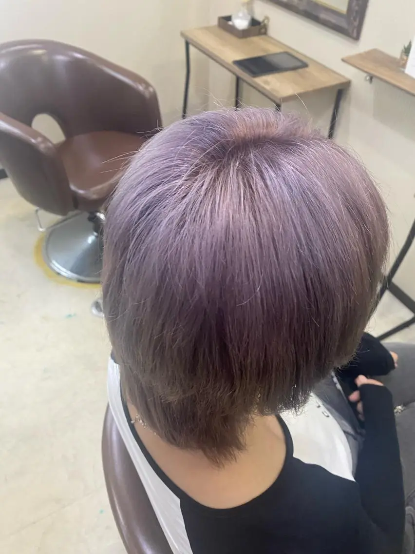 ショート カラー ブリーチ ラベンダーカラー 🩶ナチュラル ハイトーン/はちすのヘアスタイル