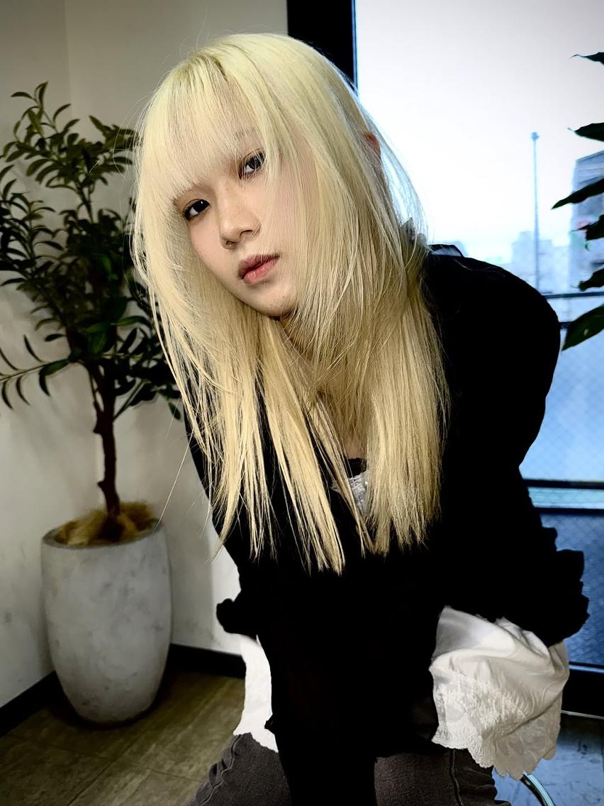 ミディアム カラー ブロンド ホワイトブロンド レイヤーカット ウルフカット ウルフ/レイヤー /ブリーチ/心斎橋のヘアスタイル