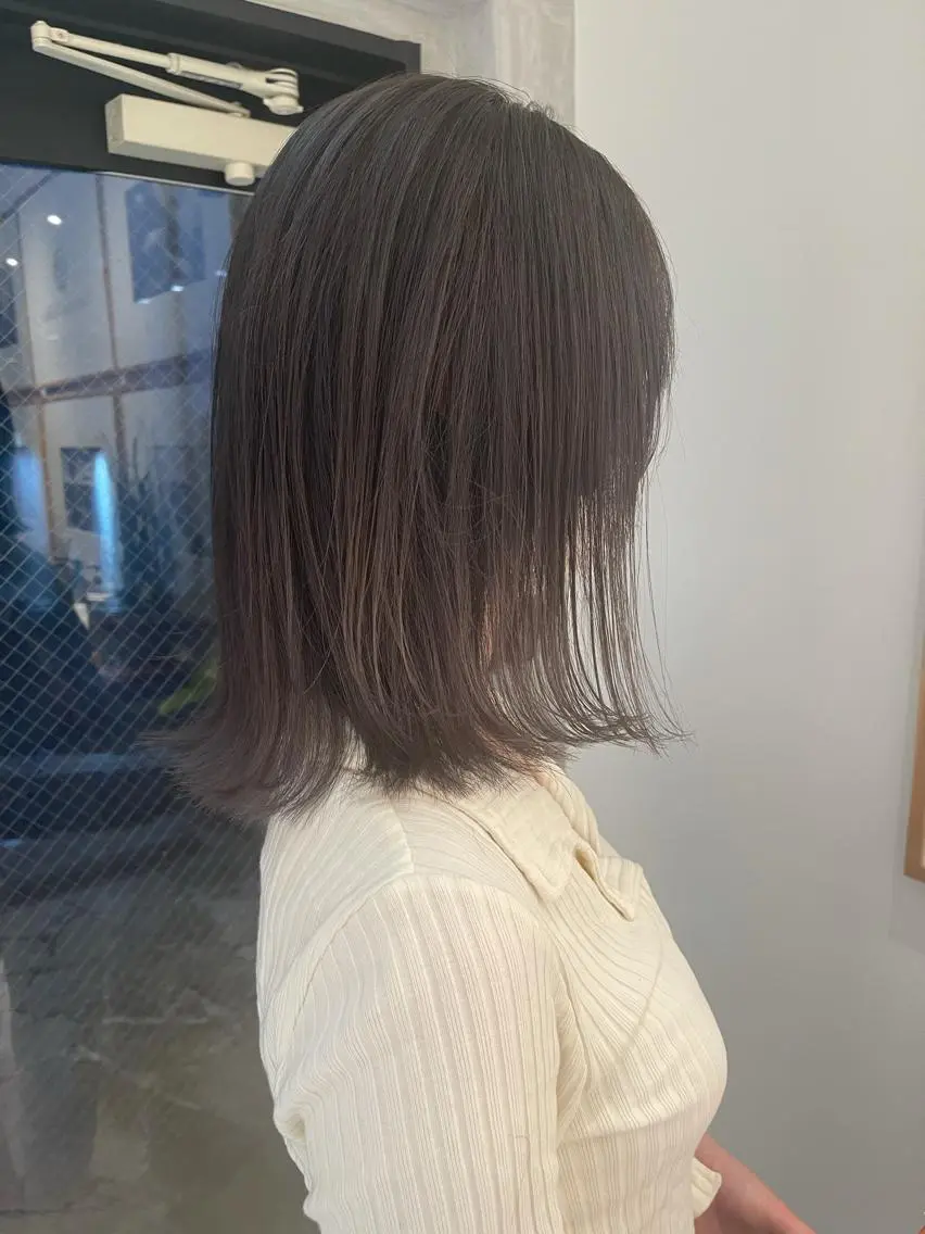 ミディアム カラー グレージュ 透明感/レイヤー スタイル🤎mamiのヘアスタイル