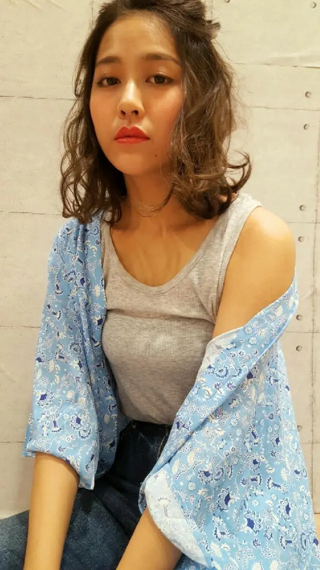 ミディアム カラー ヘアアレンジ アッシュ アッシュブラウン ブラウンカラー 秋山 幸太のヘアスタイル