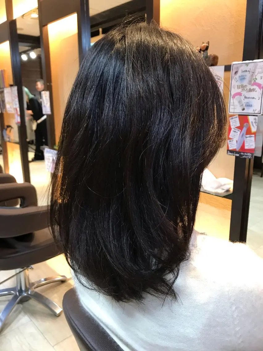 ミディアム 縮毛矯正 ミディアム レイヤー 顔周り金山のヘアスタイル