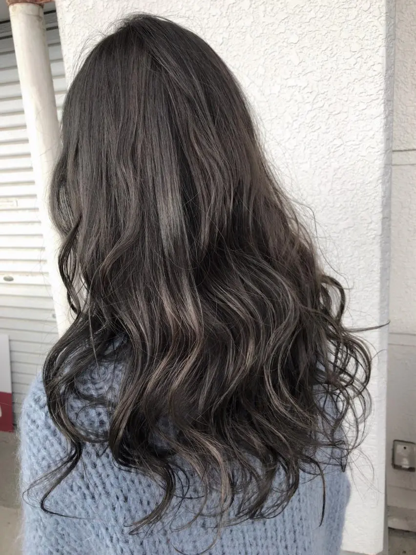 セミロング カラー ハイライトカラー ハイライト レイヤーカット匠 イソザキノリユキのヘアスタイル
