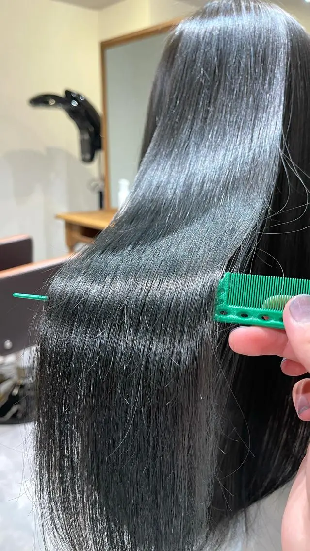 ロング カラー アッシュ アッシュグレー ベージュカラー ブリーチ ブラウンカラー navile原宿 yumaのヘアスタイル