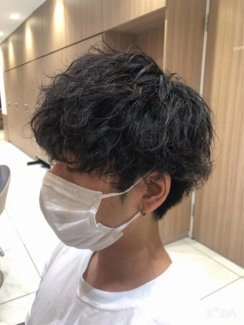 ショート パーマ メンズ ハイトーン特化 川井優汰のヘアスタイル