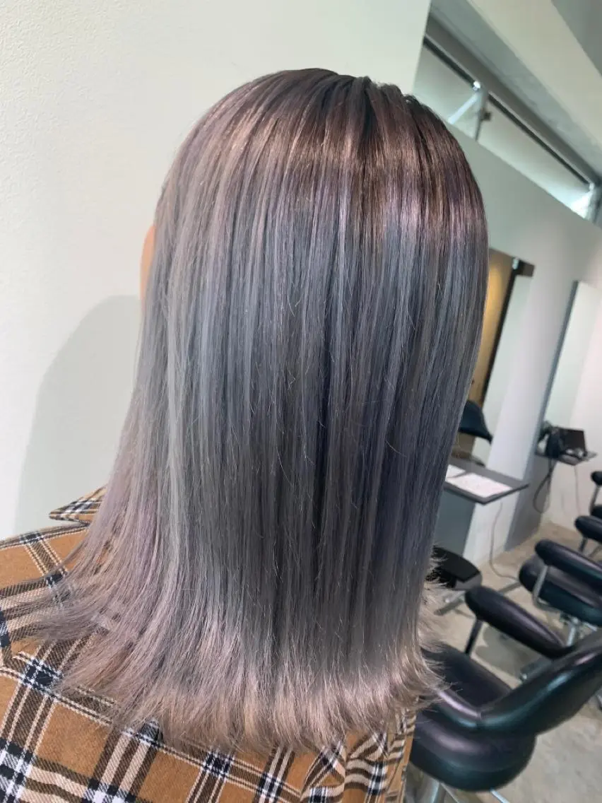 ミディアム Lilly 中谷友里のヘアスタイル