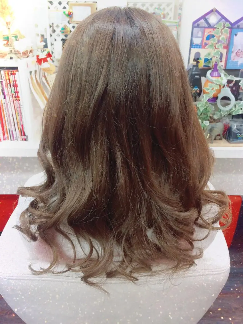 ミディアム セミロング 岩谷/ブリーチ 🪽透明感カラーのヘアスタイル