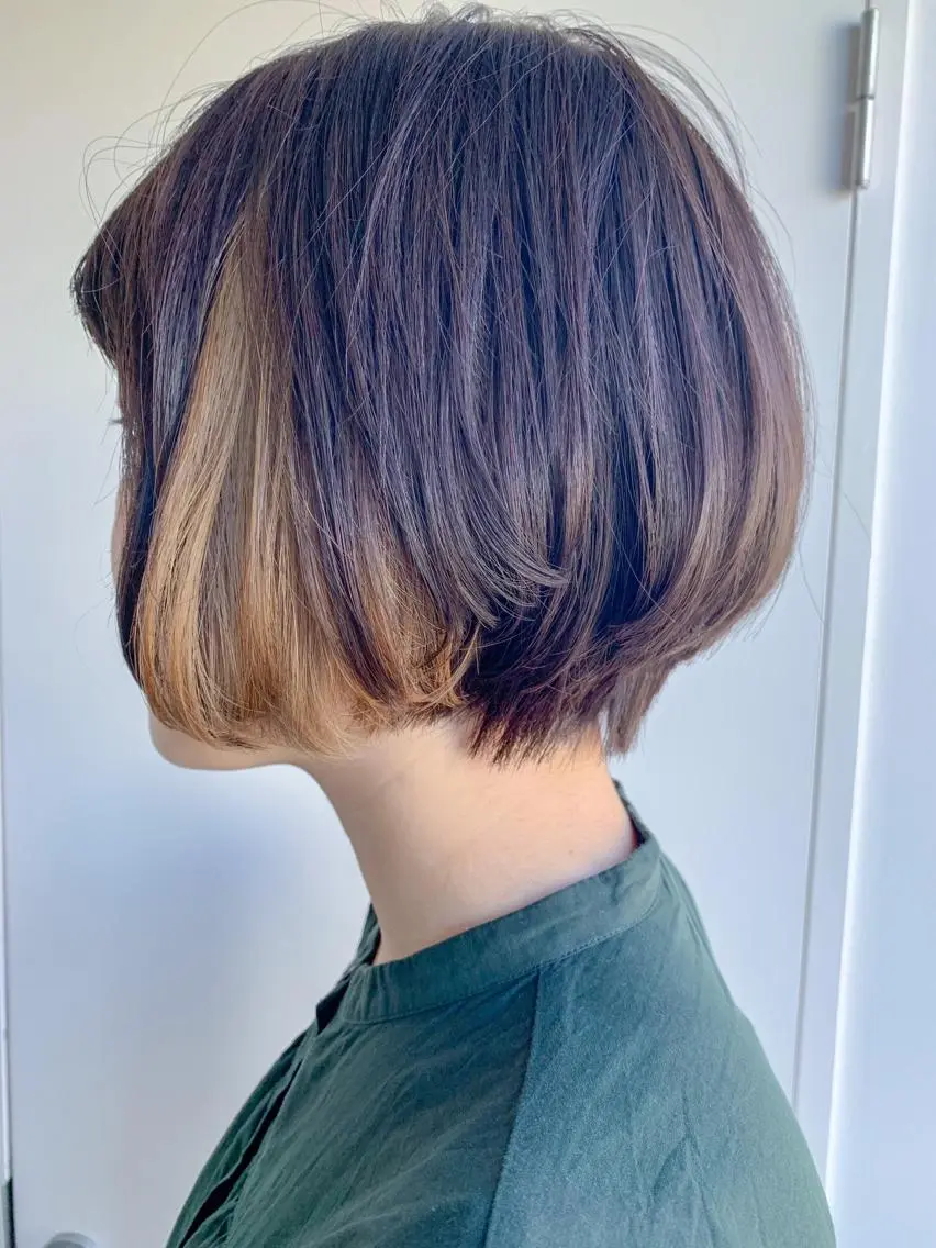 カラー ショートボブ インナーカラー ボブ 💜ショート💜 ウルフ、ボブ二色亜美のヘアスタイル
