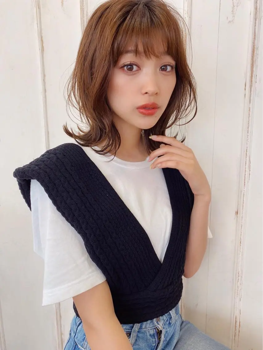 ミディアム レイヤーカット ウルフカット ウルフレイヤー 鎌倉 彩のヘアスタイル