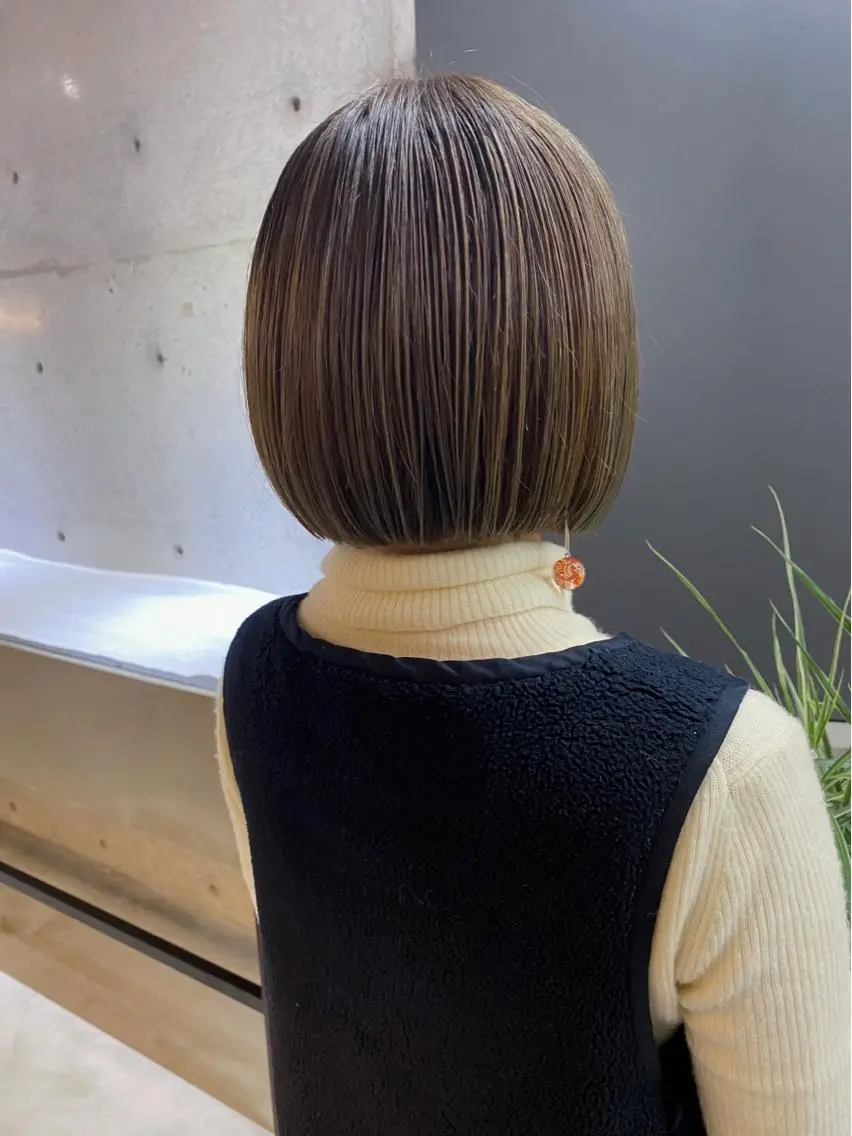 ショート カラー ヘアアレンジ アッシュ ボブ son hair HIROEのヘアスタイル