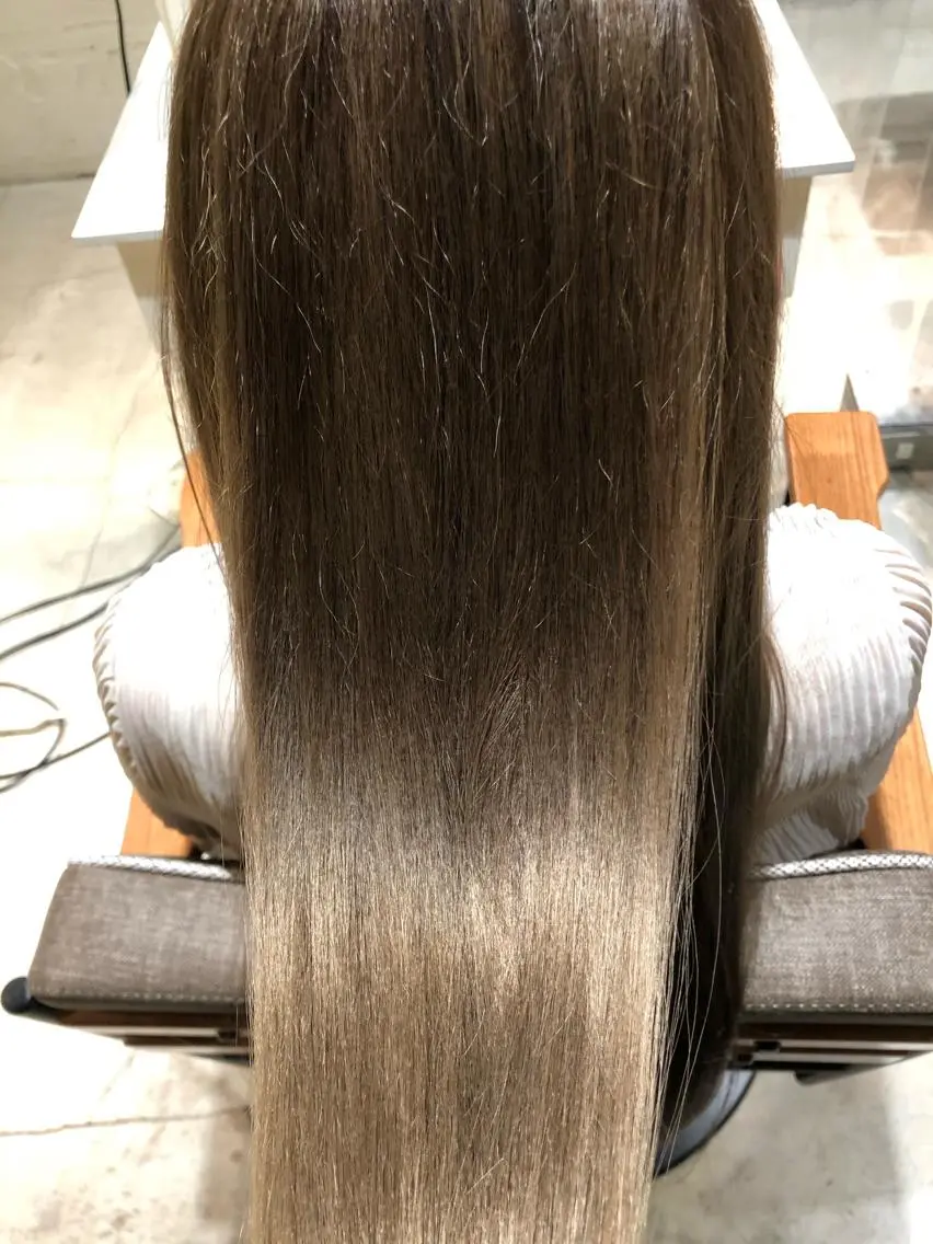 ロング カラー ベージュカラー ハイトーンカラー ミルクティーベージュ 髪質改善 トリートメント ヘアカラー トリートメント 髪質改善韓国レイヤー カット内田智大のヘアスタイル