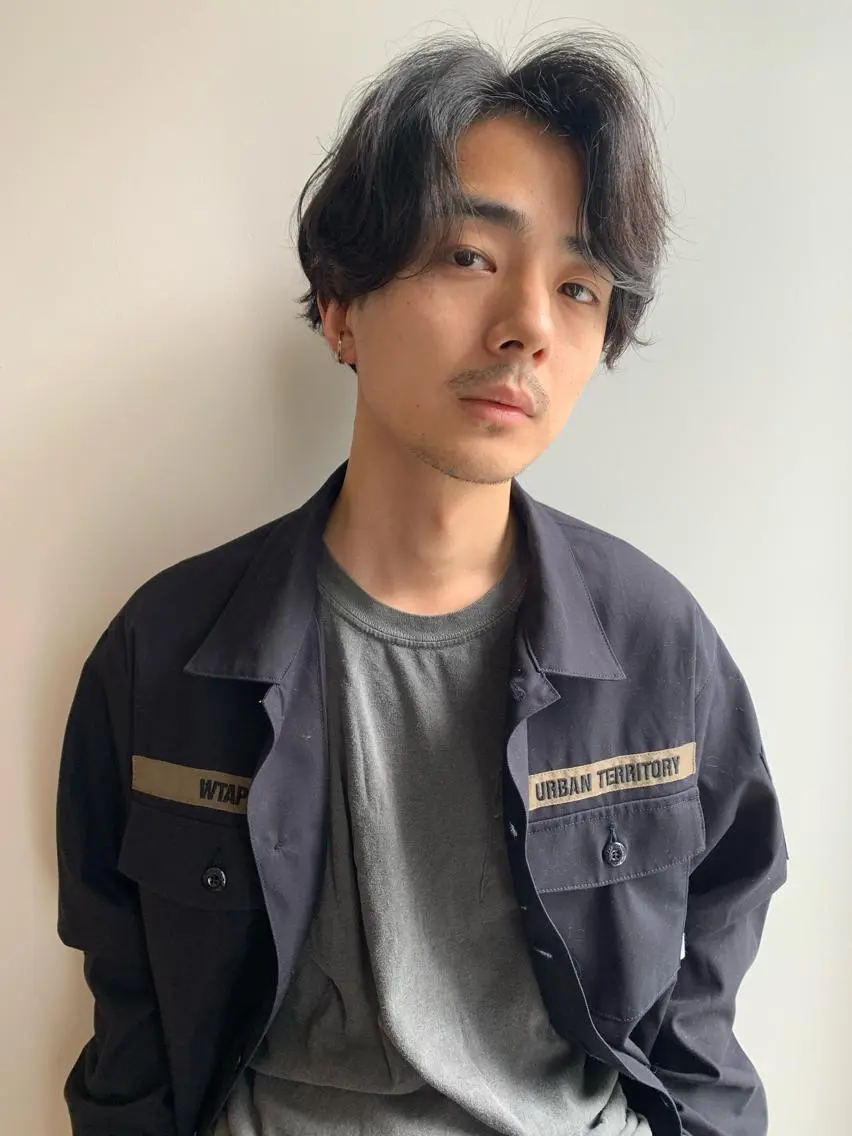 ミディアム パーマ メンズ 三矢 ちなつのヘアスタイル