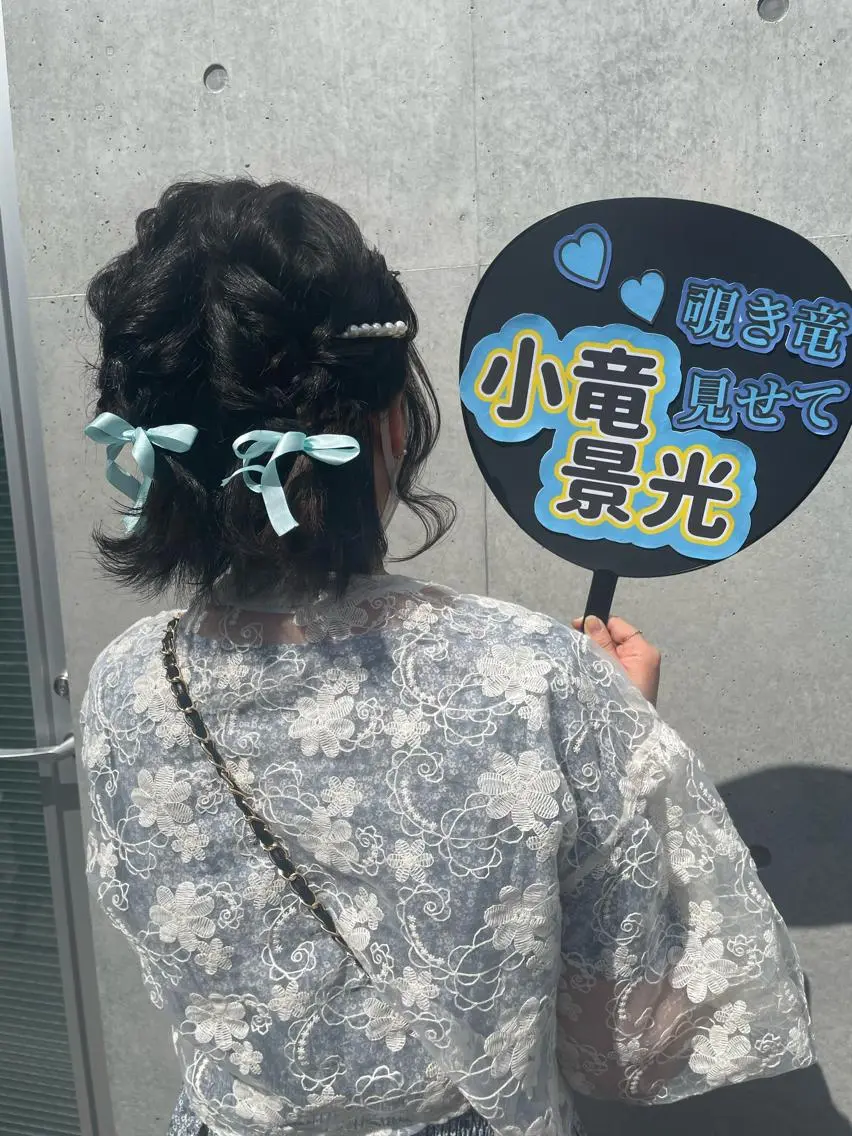 ミディアム ヘアアレンジ インナーカラー 推し ブリーチ  髪質改善のヘアスタイル