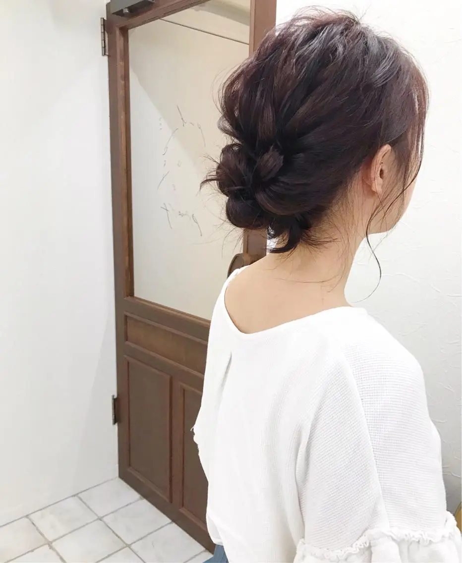 ミディアム ヘアアレンジ 簡単アレンジ ハイライト 眉毛ワックス konomiの眉毛・アイブロウイメージ