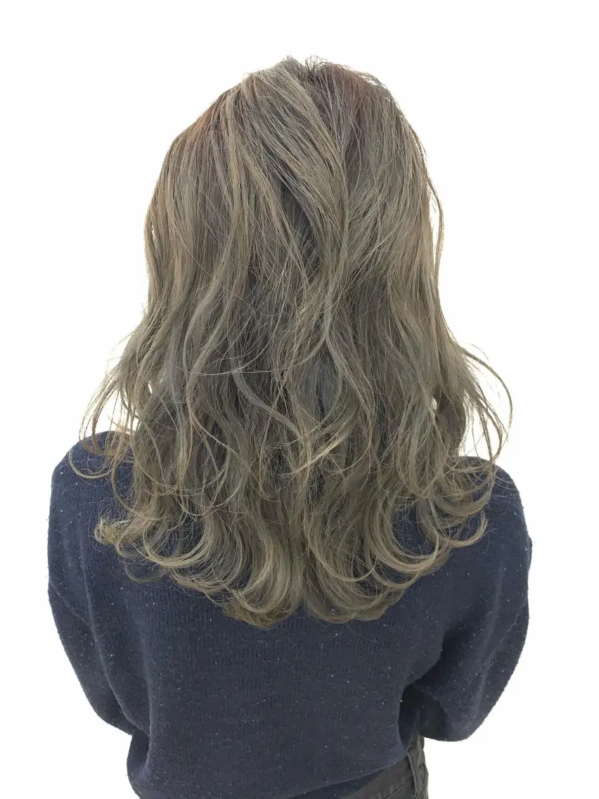 セミロング 心斎橋/海外レイヤー 募集中三好玲奈のヘアスタイル