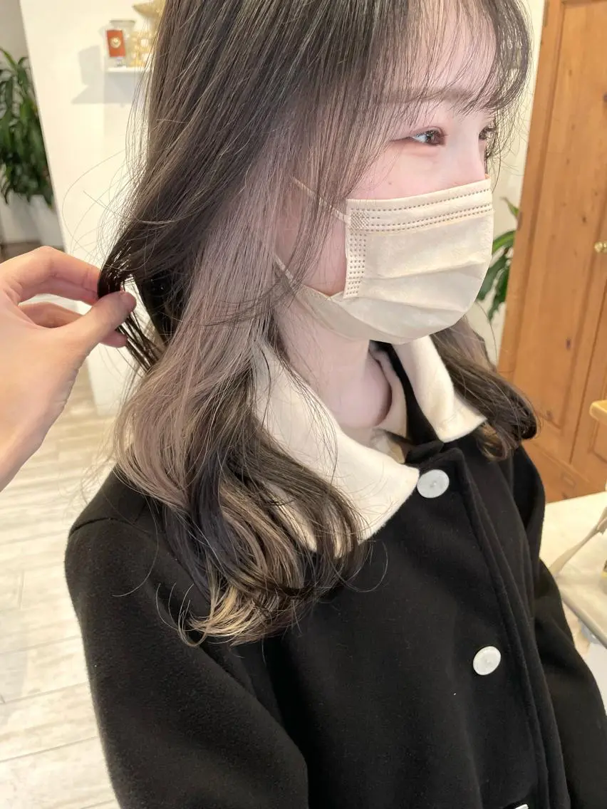 ロング カラー インナーカラー 推し ブリーチ 髪質改善のヘアスタイル