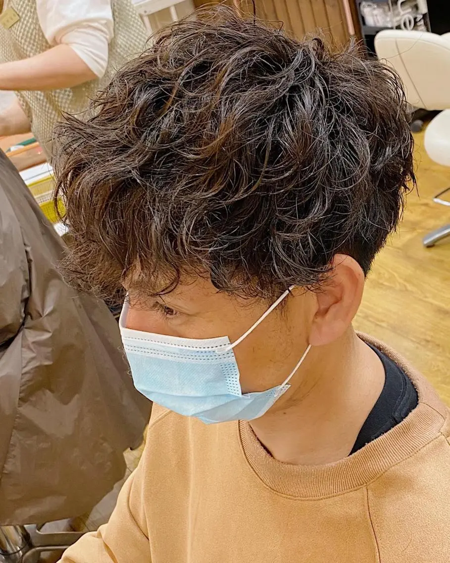 パーマ メンズ センターパート マッシュ メンズパーマ 学生（メンズ向け） メンズツイストパーマ 原田 涼矢のヘアスタイル