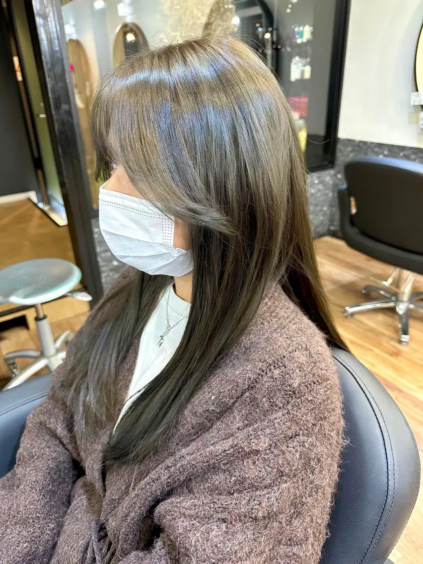 ロング カラー ベージュカラー ブリーチ ケアブリーチ イヤリングカラー インナーカラー ヘアカラー 大人可愛いレイヤー 大田のヘアスタイル