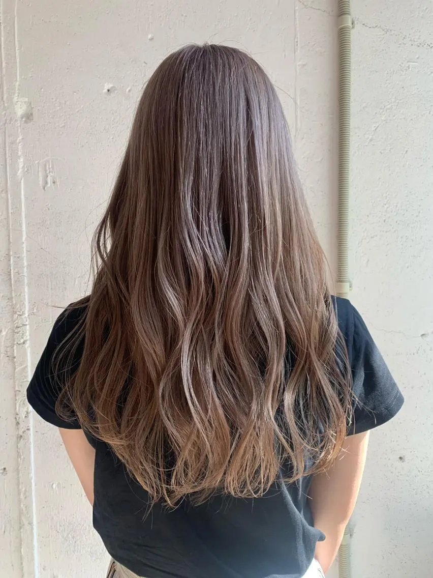 ロング カラー ベージュカラー ブリーチ 透明感カラー ダブルカラー ラベンダーカラー EIGHT 中川原 菜々子のヘアスタイル