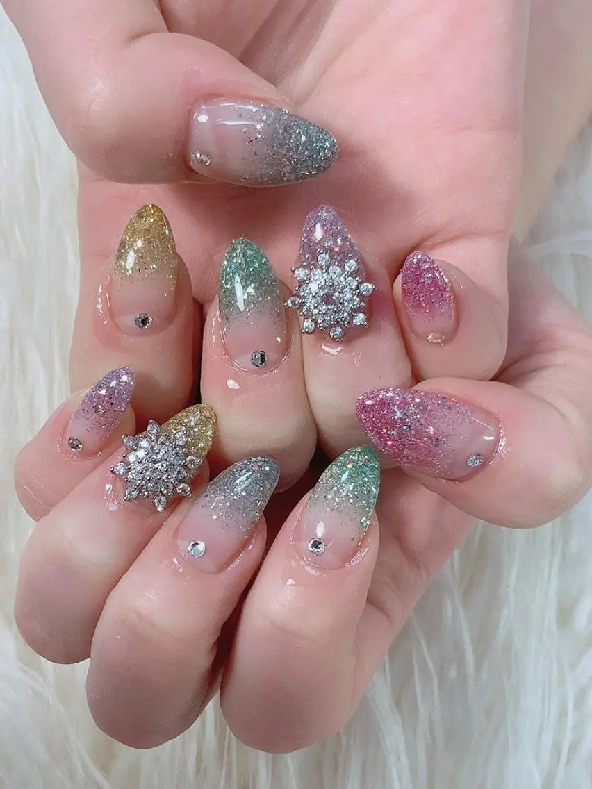 ネイル グラデーション ラメ(グリッター) ラメグラデーション 冬ネイル ･:*+.✳︎˚✧₊ MAKI NAILのネイルデザイン