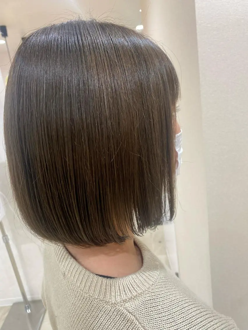 ミディアム カット ヘアカラー トリートメント ヘッドスパ mina .のヘアスタイル