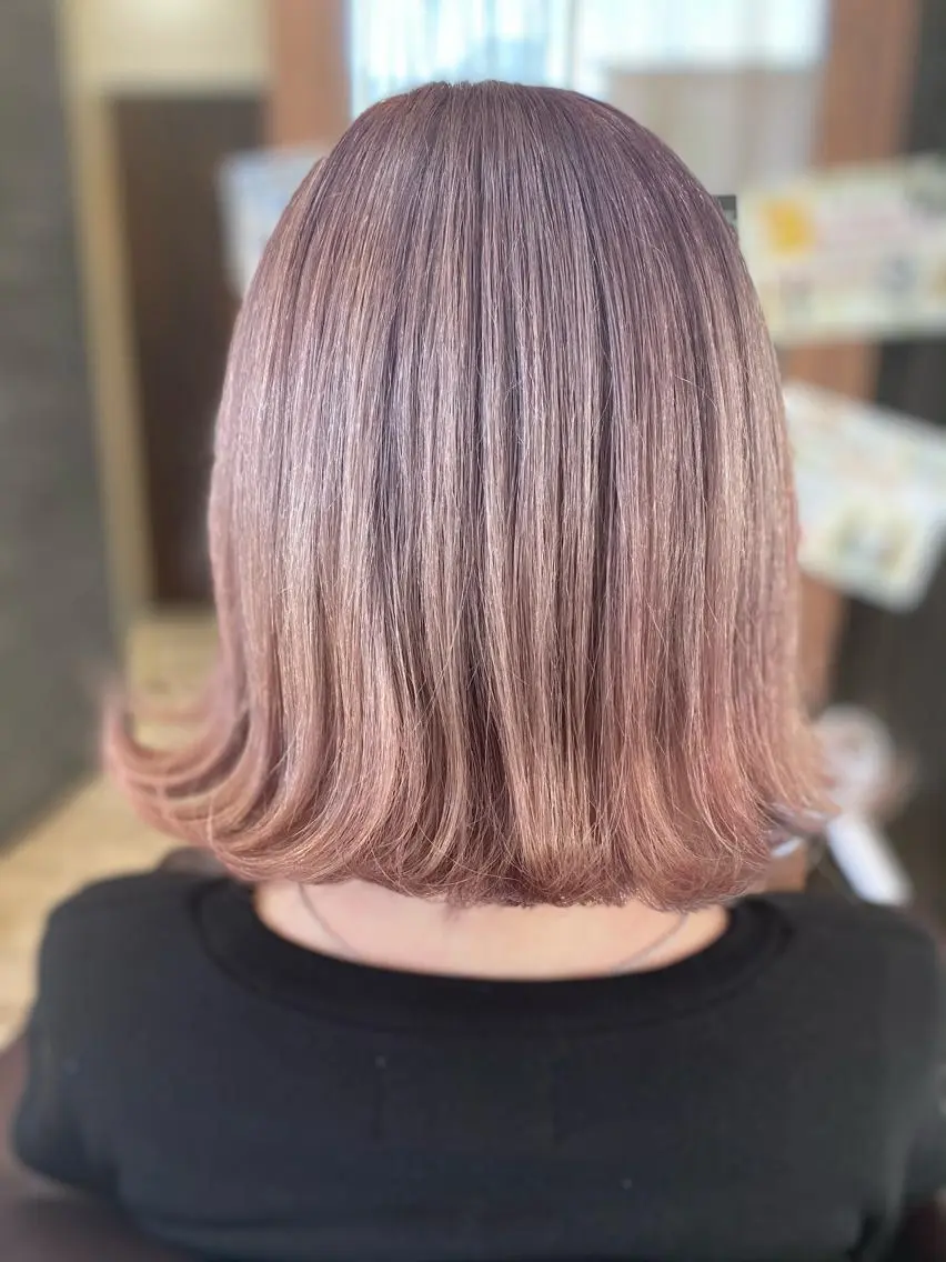 ミディアム 切りっぱなしボブ ボブ ハイライト 髪質改善 トリートメント 加藤 実穂のヘアスタイル