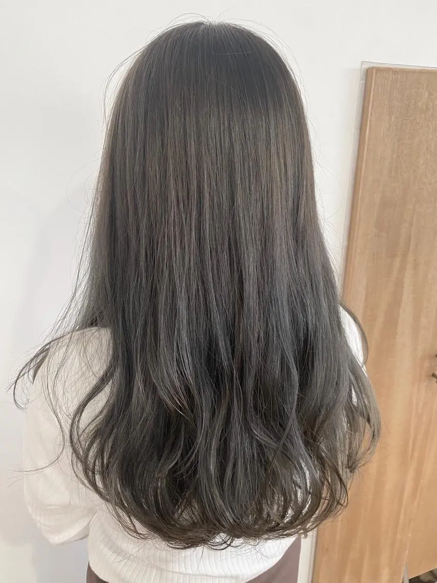 ロング カラー ブリーチ グレージュ オリーブグレージュ オリーブグレー ヘアカラー 伊藤かな 🫧 髪質改善/ヘッドスパのヘアスタイル