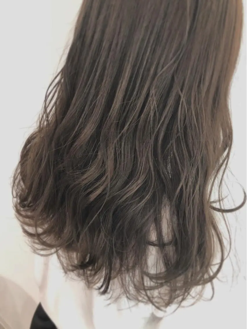 セミロング カラー ヘアアレンジ ブリーチ 透明感カラー グレージュ イルミナカラー カーキグレージュ カット ヘアカラー トリートメント scene. haraのヘアスタイル