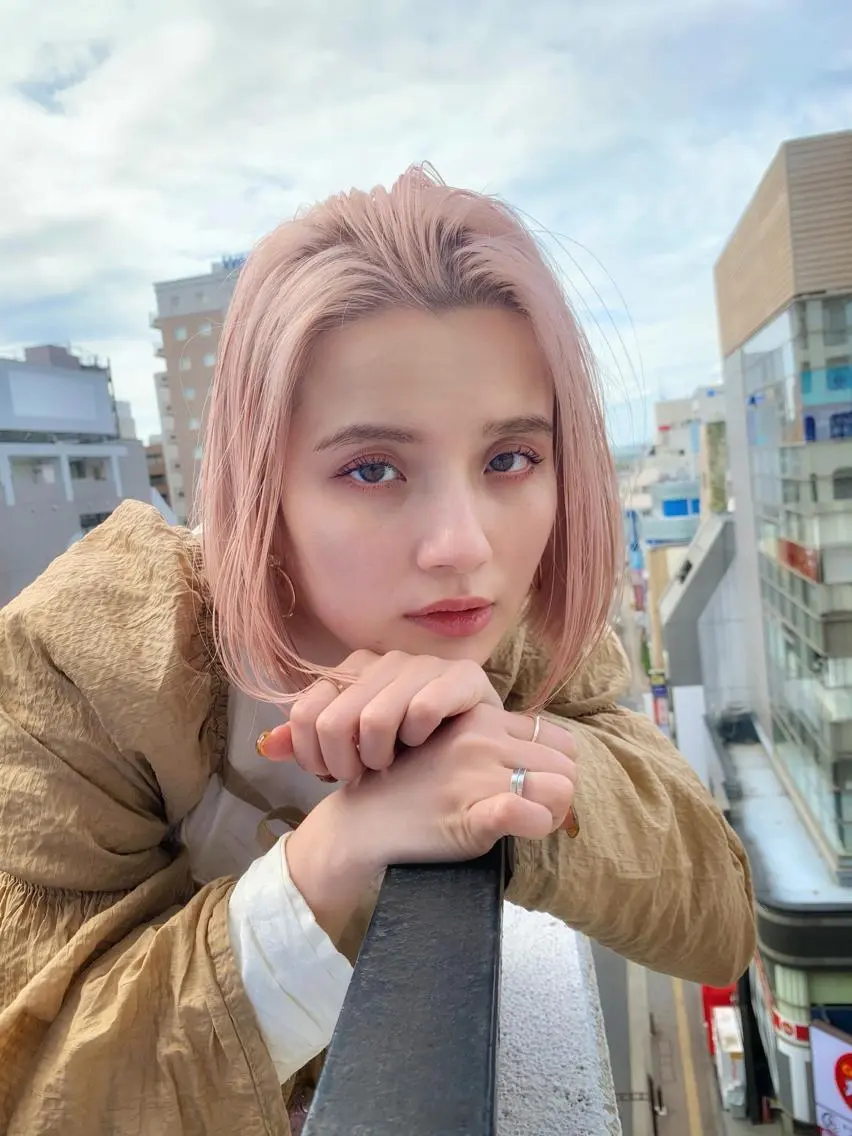 ショート カラー 切りっぱなしボブ ピンクカラー ボブ iLi 《イリ》のヘアスタイル