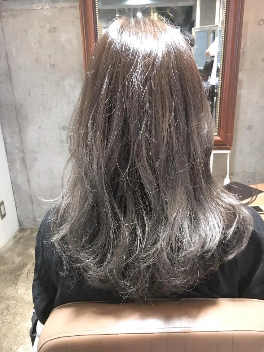 ロング カラー ダブルカラー グラデーションカラー グレージュ 北條 優輝のヘアスタイル