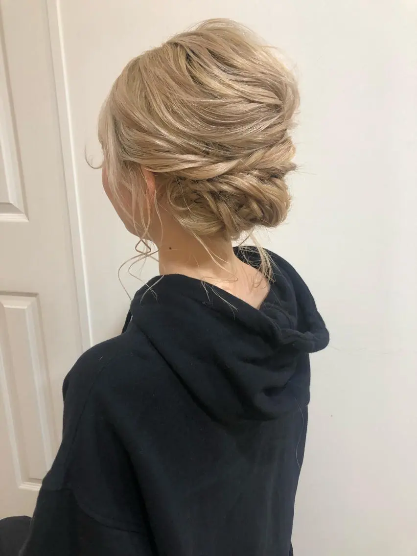 ミディアム カラー ヘアアレンジ ヘアセット MIOベージュカラー 柔らかいカラーのヘアスタイル