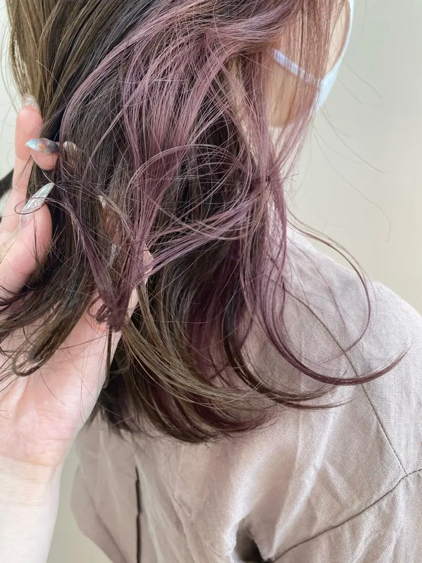 ロング カラー ベージュカラー インナーカラー ピンクカラー 小顔レイヤー/ ベージュ🤍Rieのヘアスタイル